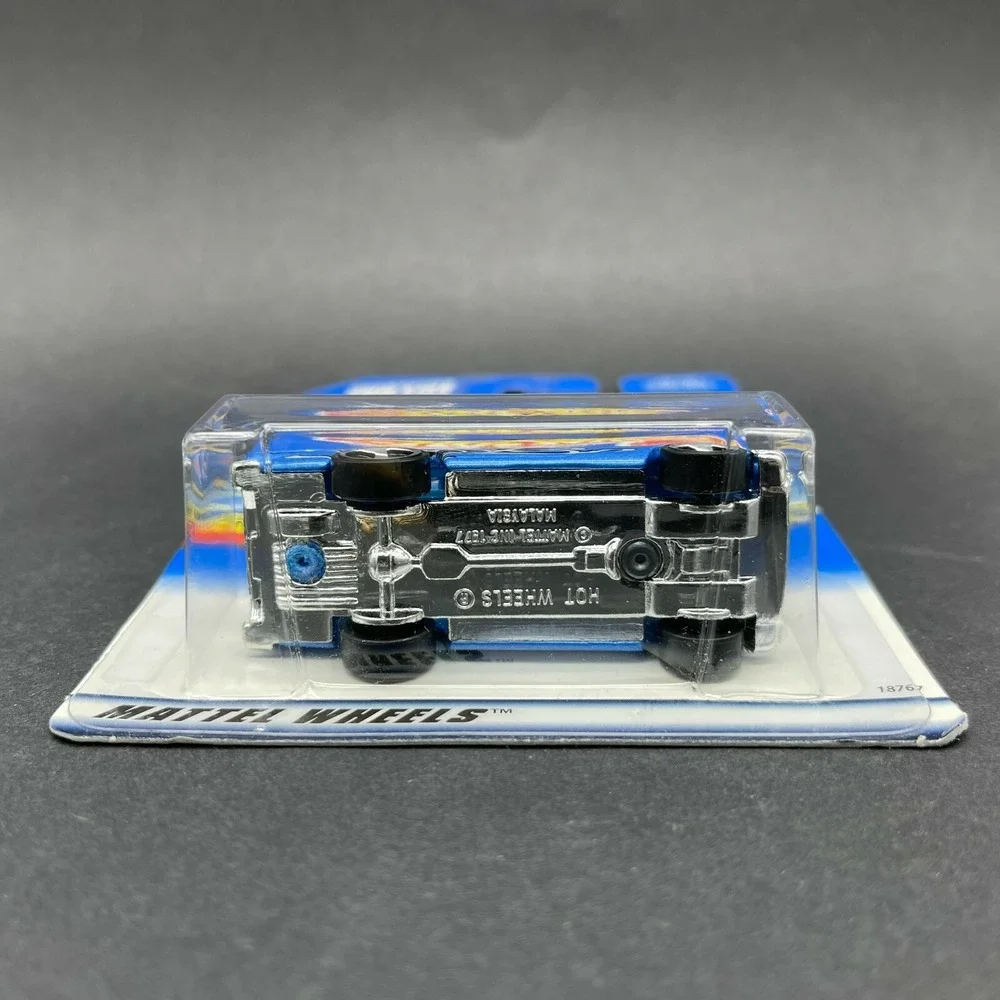 Hot Wheels 1957‎ '57 Ford T-Bird Thunderbird Car Blue Tattoo Machines 1/64 #685